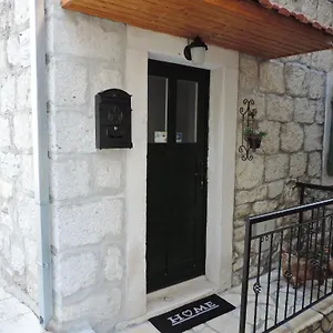 Lana Apartment